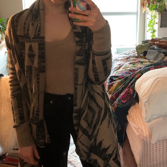 Amuse Society tan Aztec printed cardigan with asymmetrical shape - Picture 2 of 8